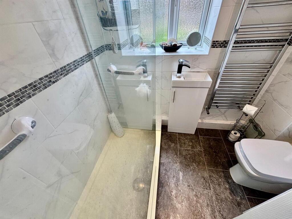Shower Room/ WC: