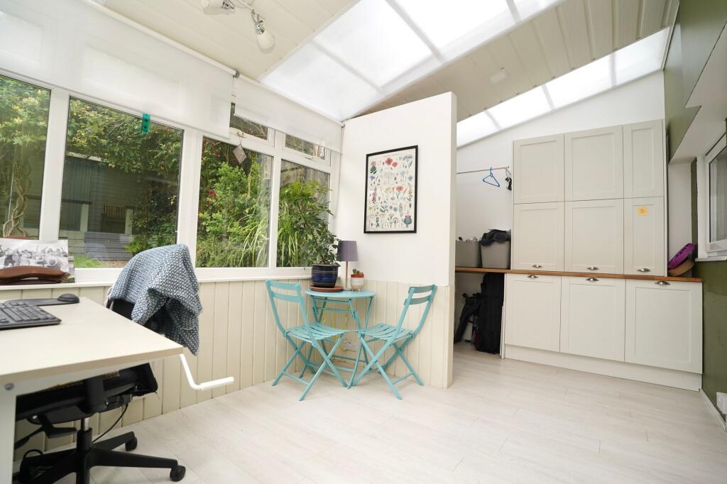 Breakfast Area And Utility