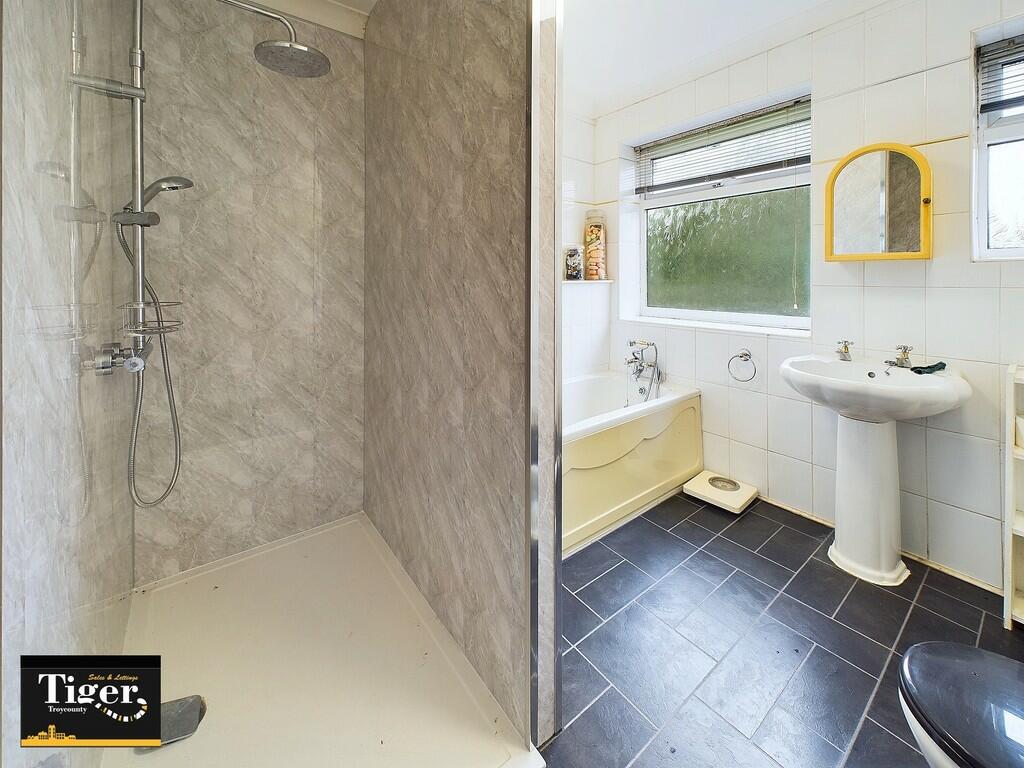 CAM02176G0-PR0356...