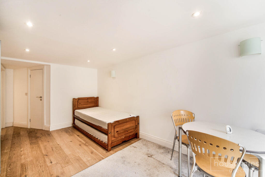 Bedroom.jpg