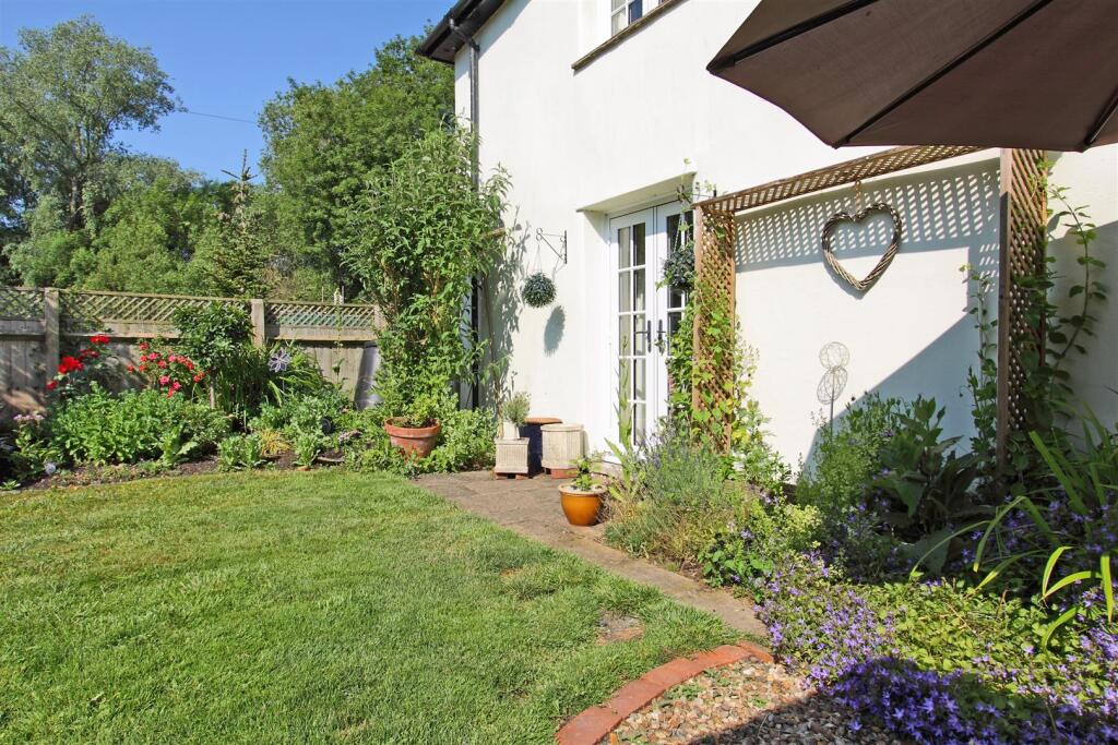 Ringwold Cottage - Garden.JPG