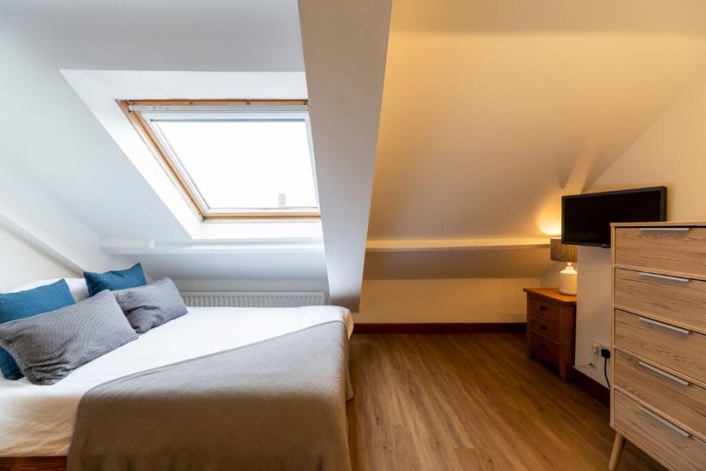 57DS - Bedroom