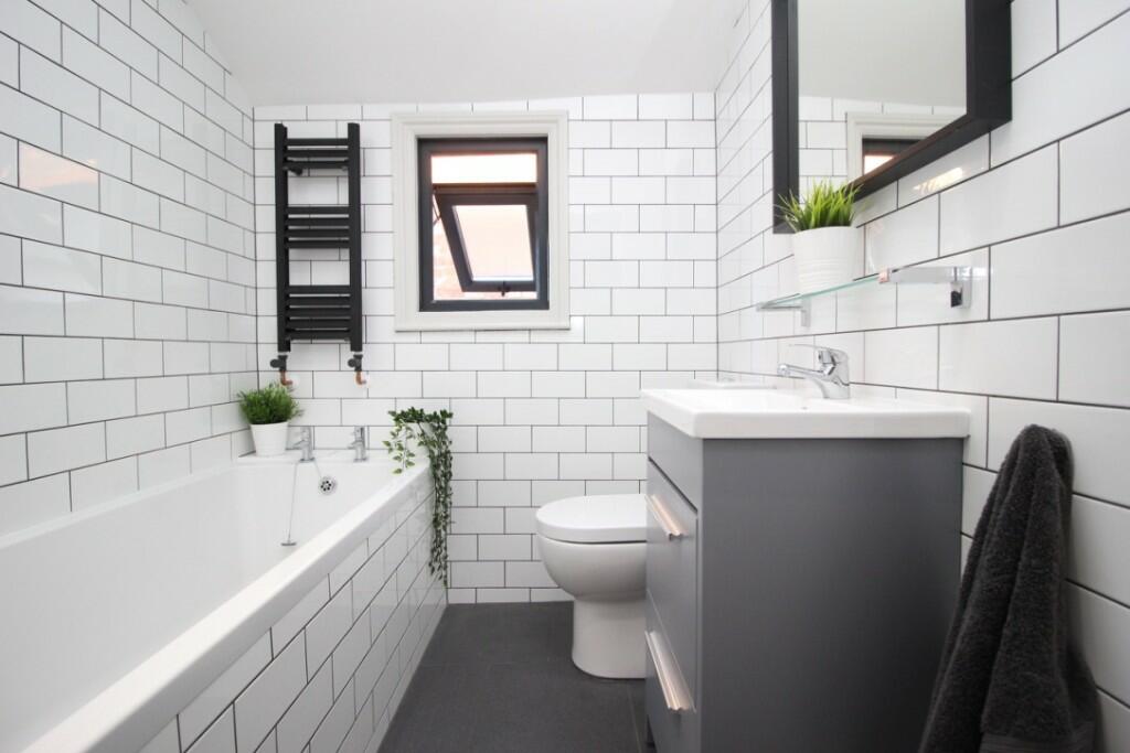 FF Family Bathroom 