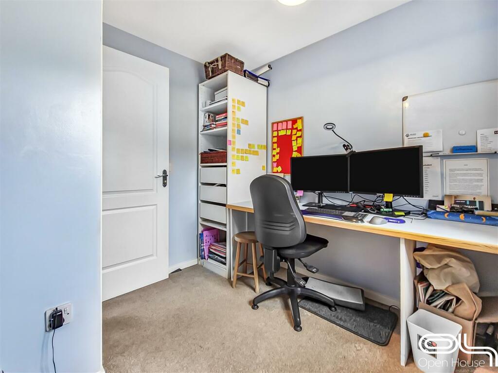 Lawns Drive (34).jpg