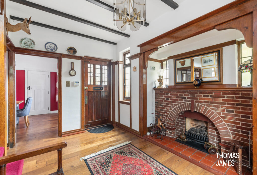 Meadway, grand entrance