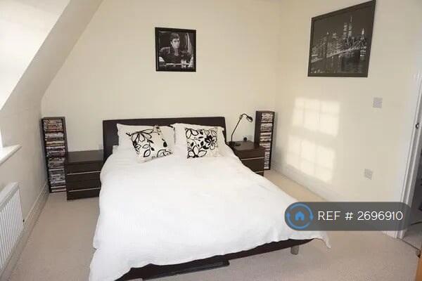 Bedroom 3 (Large Double)