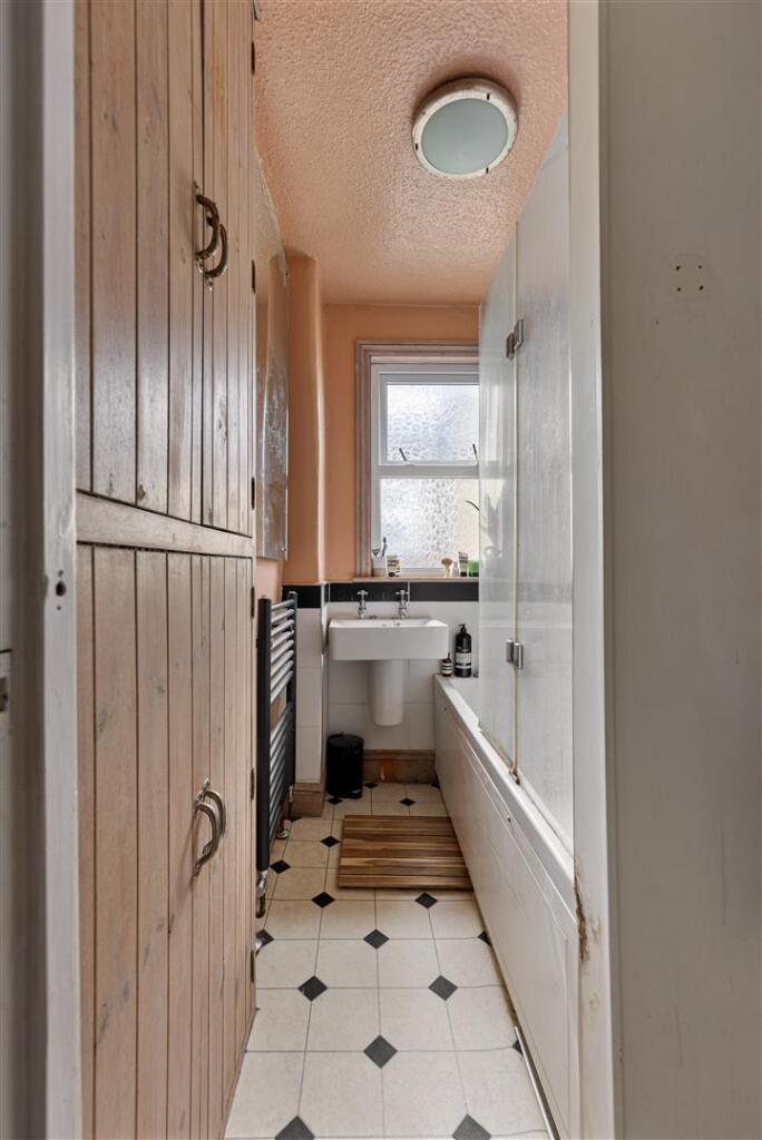 West Avenue Road, E17