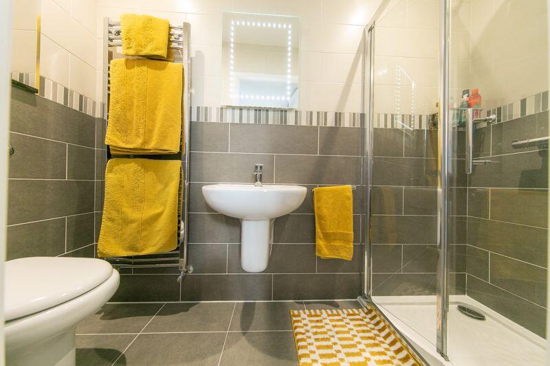 Bedroom 1 en-suite