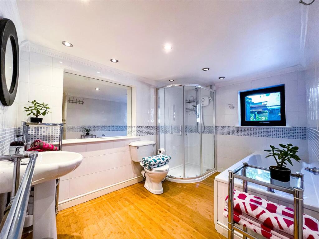 Bryants Master Bathroom 2a.jpg