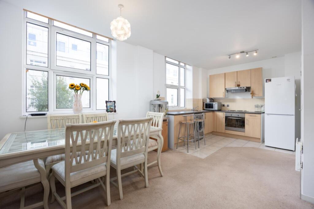 Bromyard Avenue, Acton