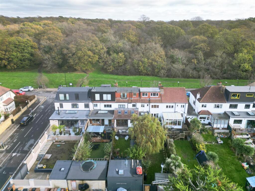 Beacontree Avenue, E17