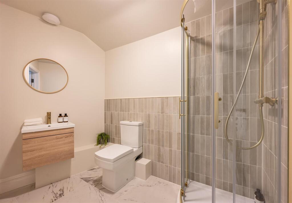 First-Bedroom-Ensuite-1.jpg