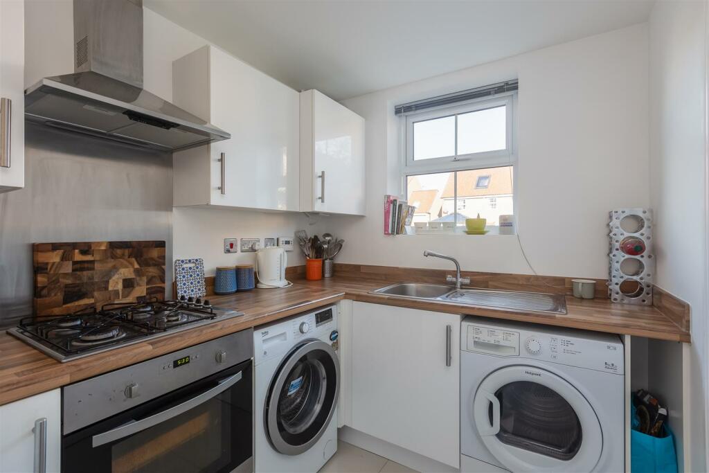 Woodlands Park 91 Kitchen-3.jpg