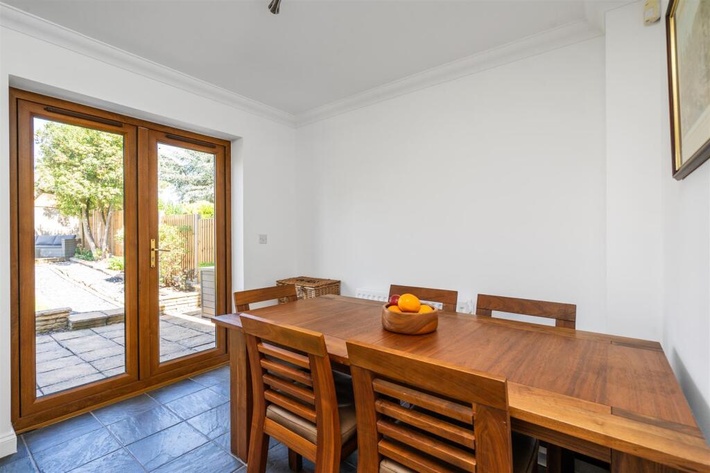 2 Enderby Close Bentley Heath_18.jpg