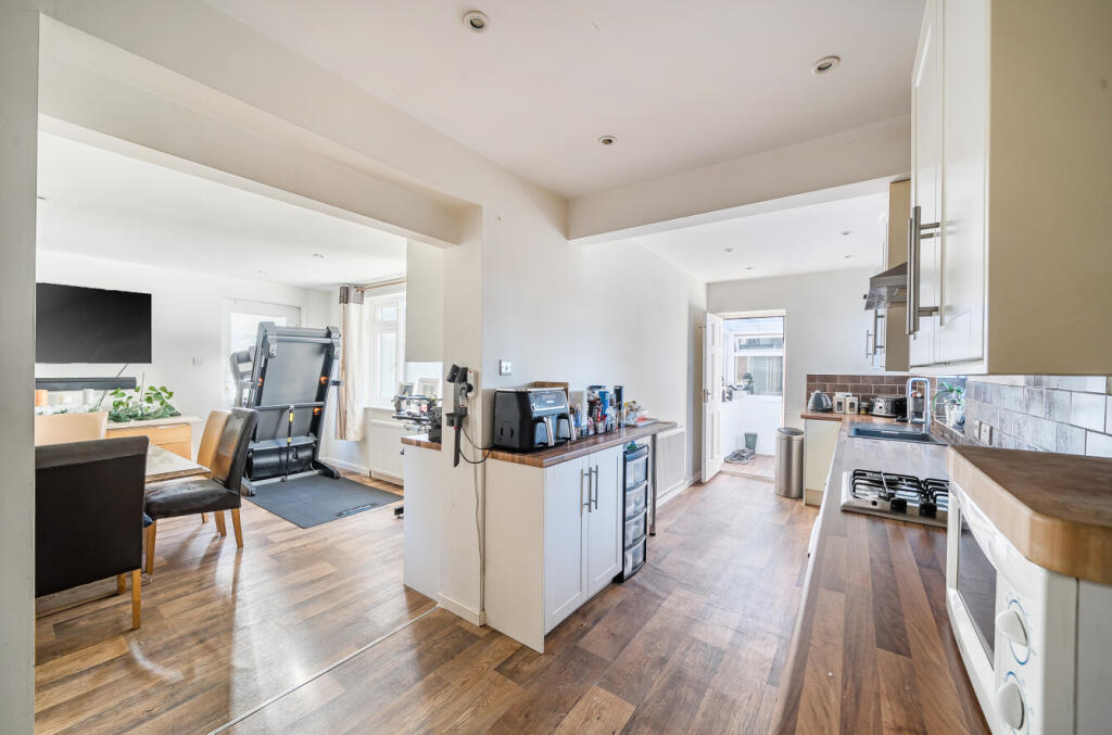 1382965869456752c51d3