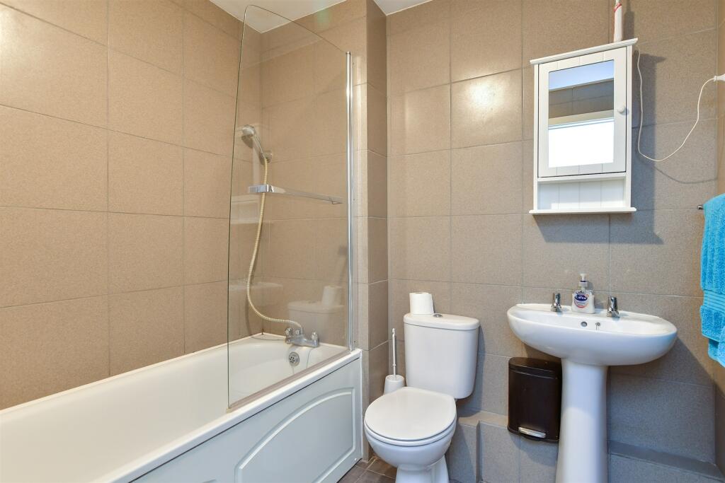 En-Suite Bathroom