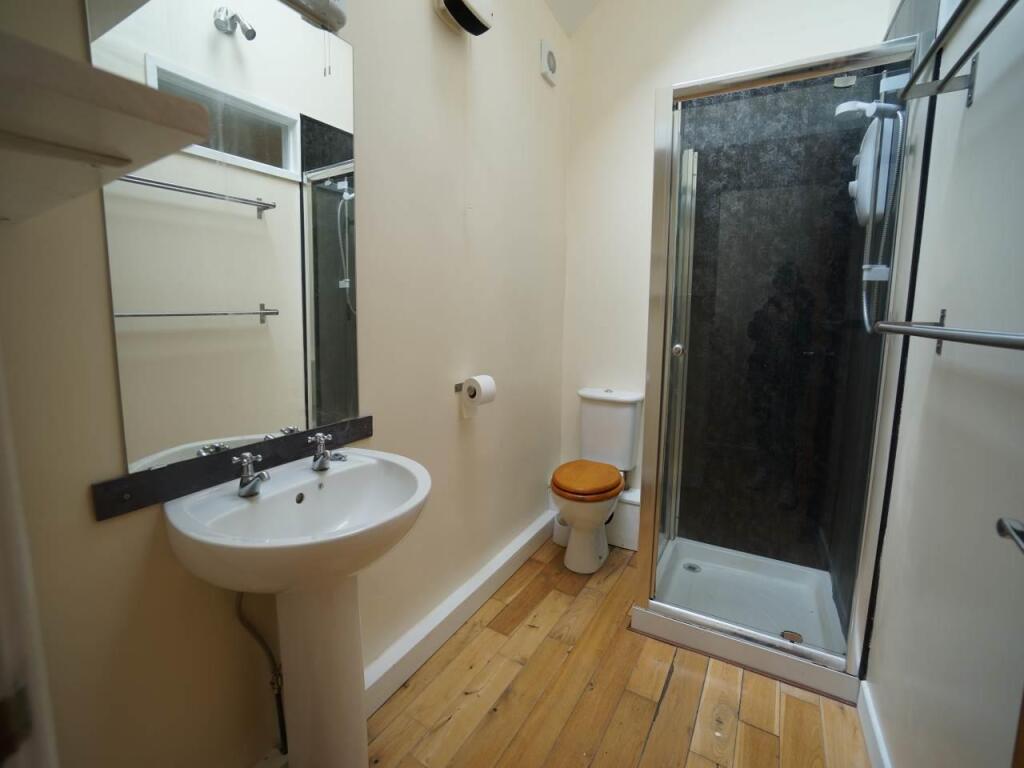 32Caellepa_Bathroom.JPG
