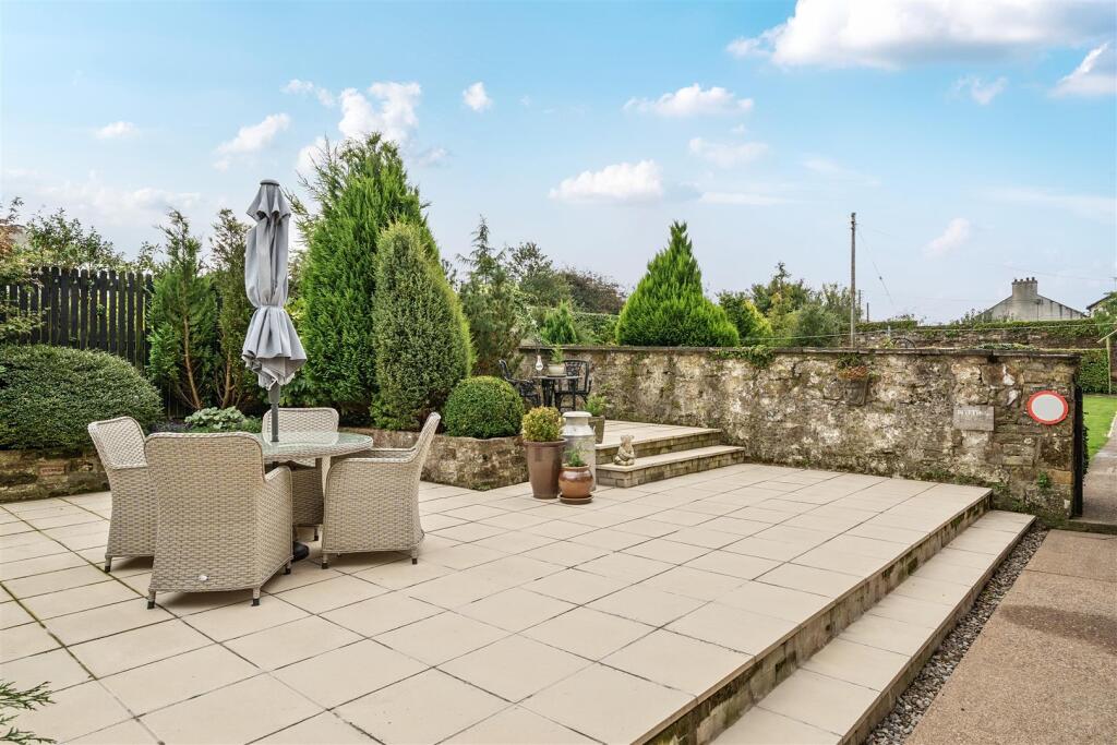 REAR COURTYARD GARDEN