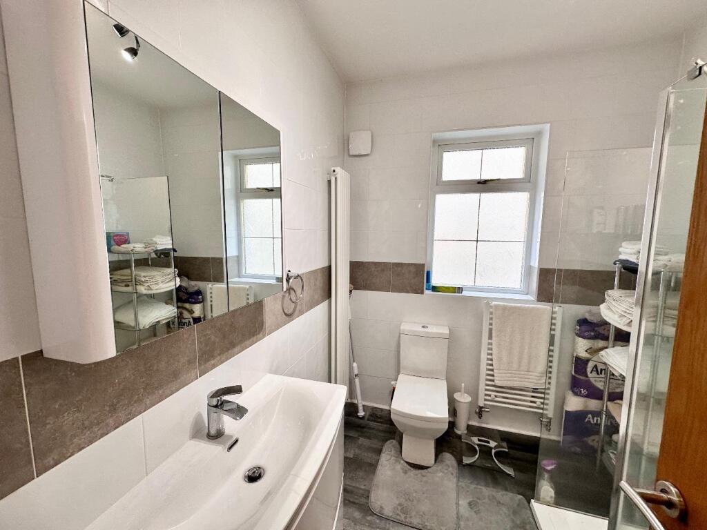 SHOWER ROOM
