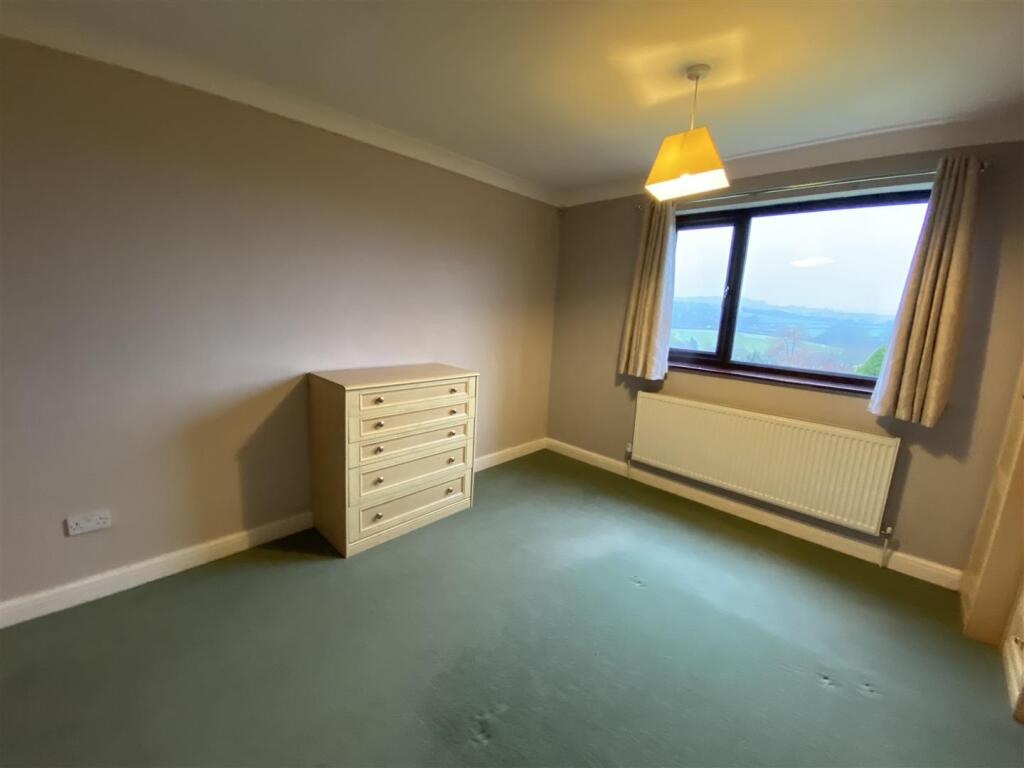 Master bedroom rear: