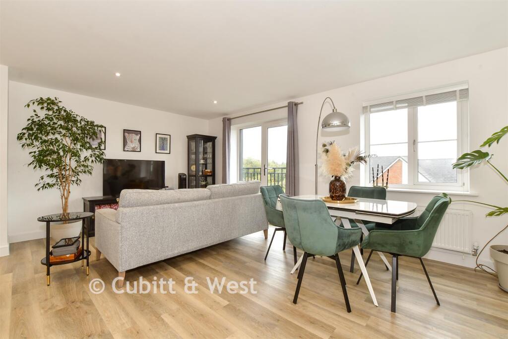 Lounge/Kitchen