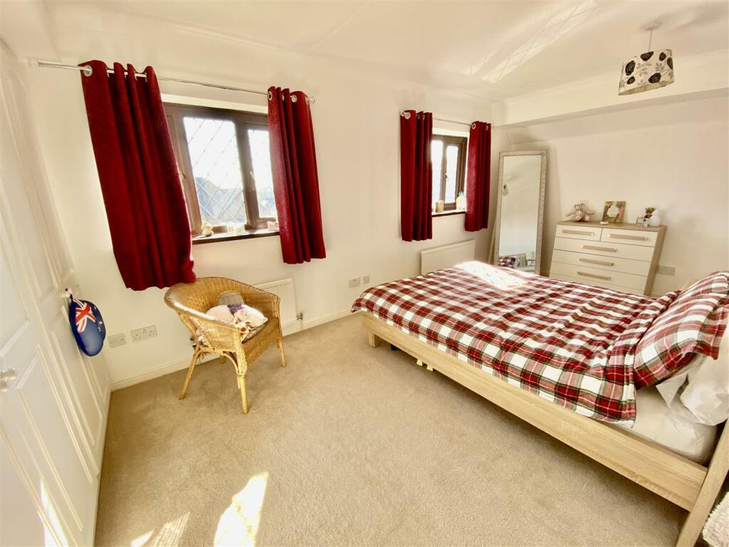 BEDROOM 4