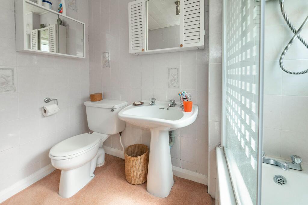 BEDROOMS ANS BATHROOMS