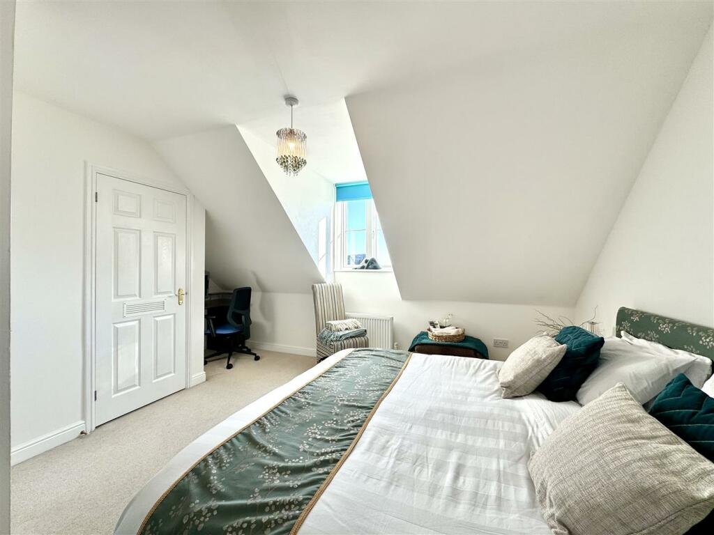 BEDROOM 2