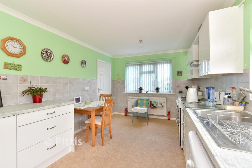 Kitchen/ Dining Room