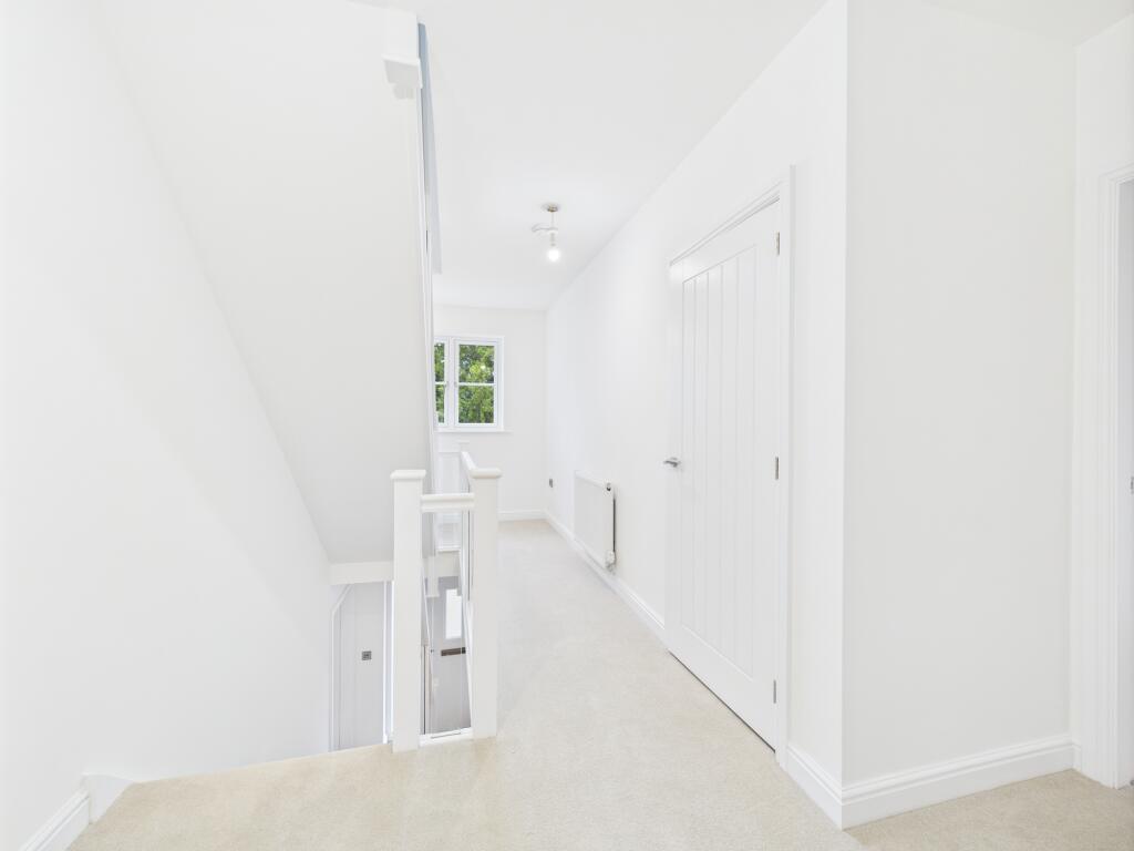 CAM04825G0-PR0117-STILL009