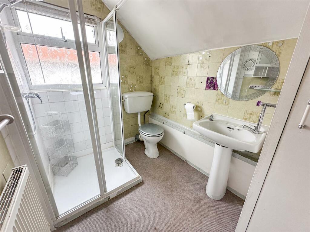 SHOWER ROOM