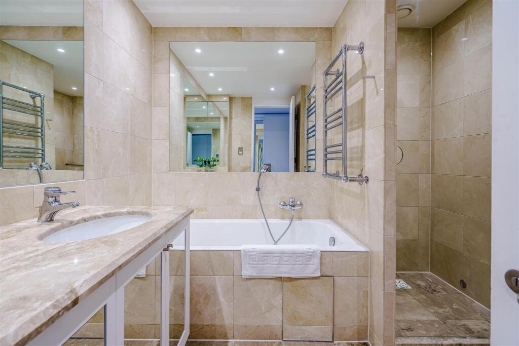 8468556-interior18.jpg