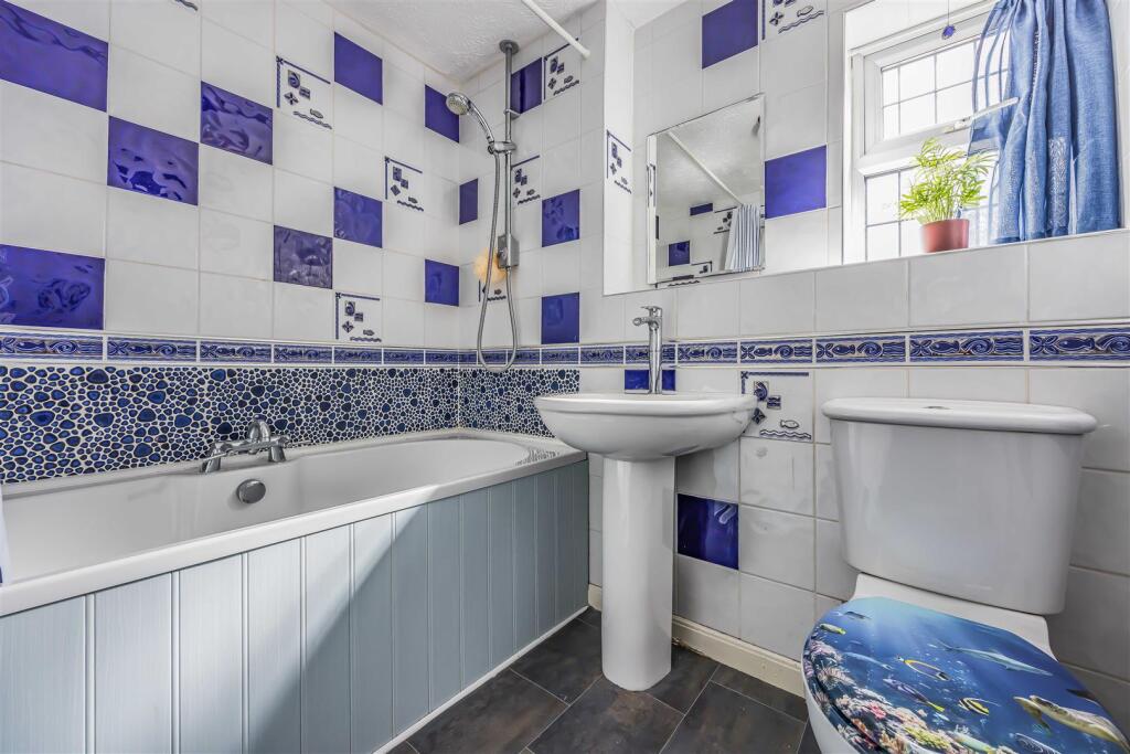 8 Topaz Grove, Waterlooville-Small-PorticoMarketin