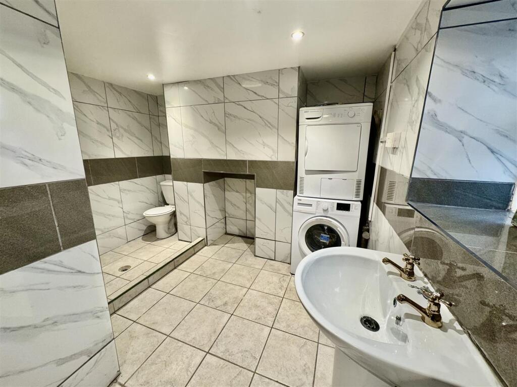 Utility/ Cloakroom WC/ Sauna