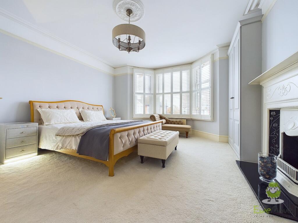 CAM01543G0-PR0103-STILL024