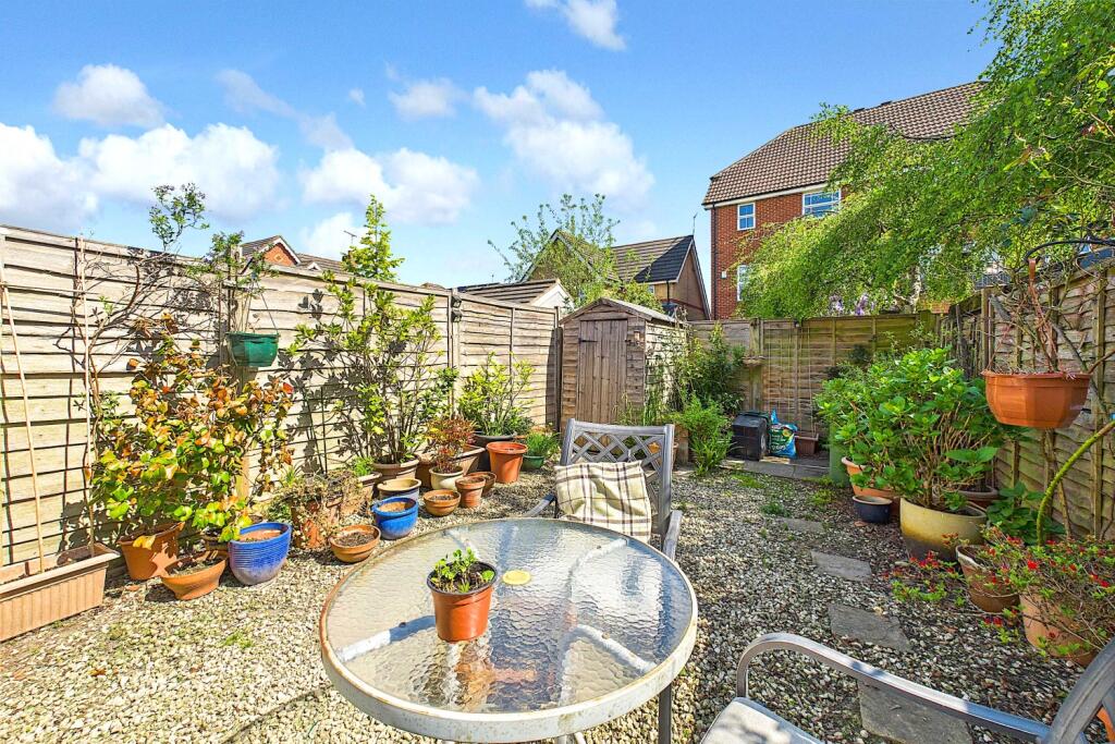 Roseberry Grove - Garden