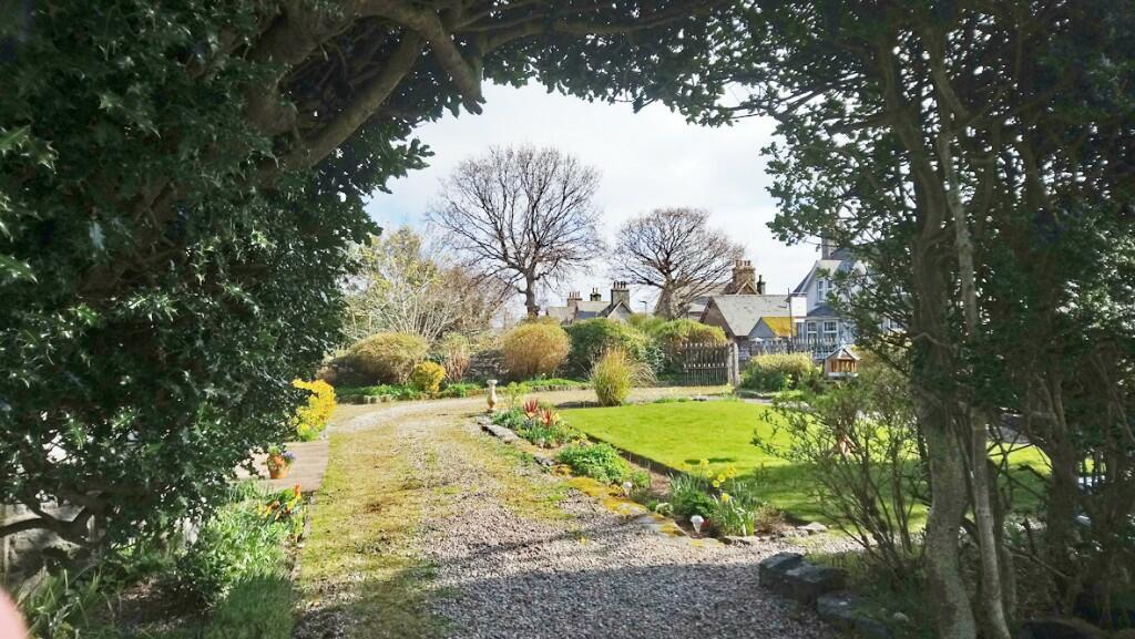 GARDEN 