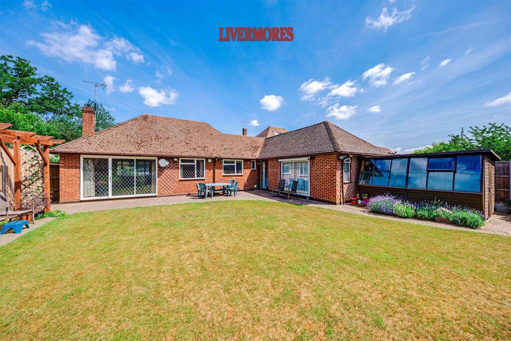 Rear view garden.jpg