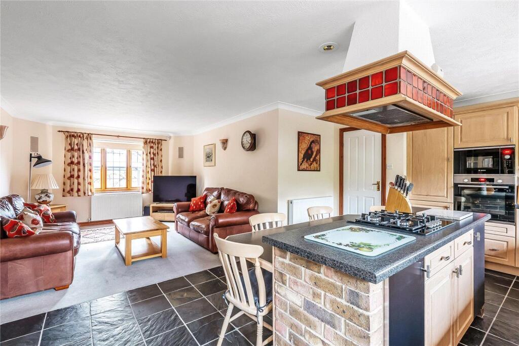 Kitchen/Breakfast Rm