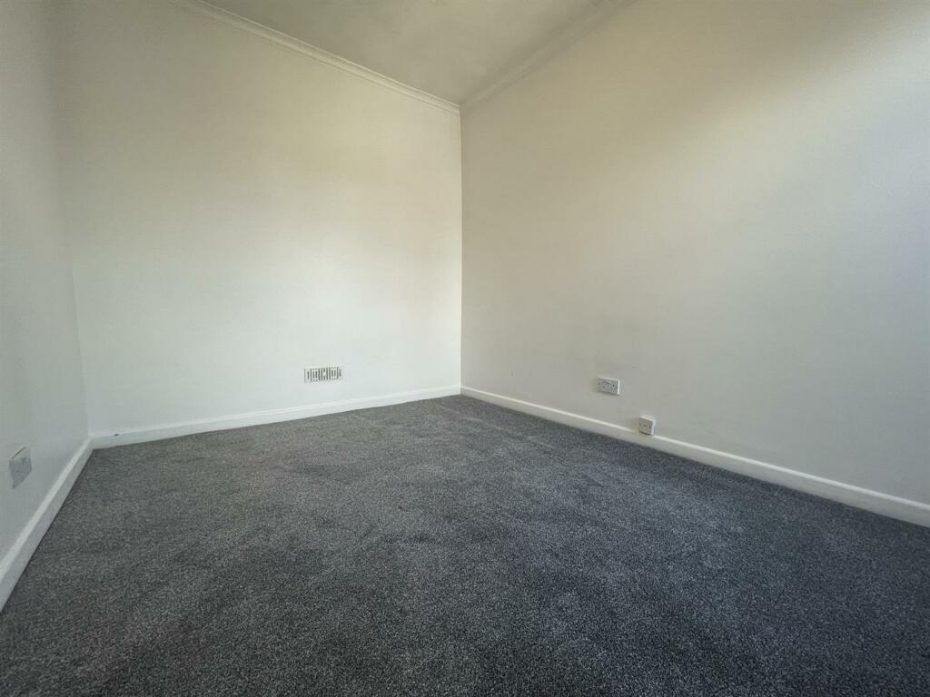 5 Newcome  Bed2.JPEG