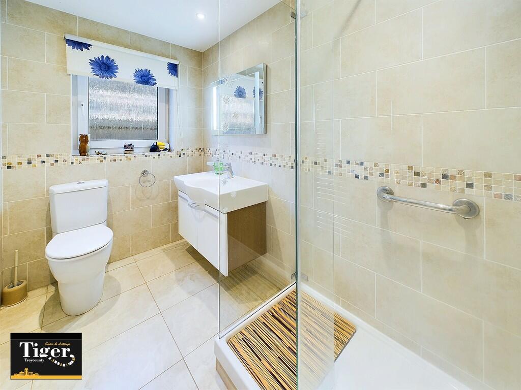 CAM02176G0-PR0453...