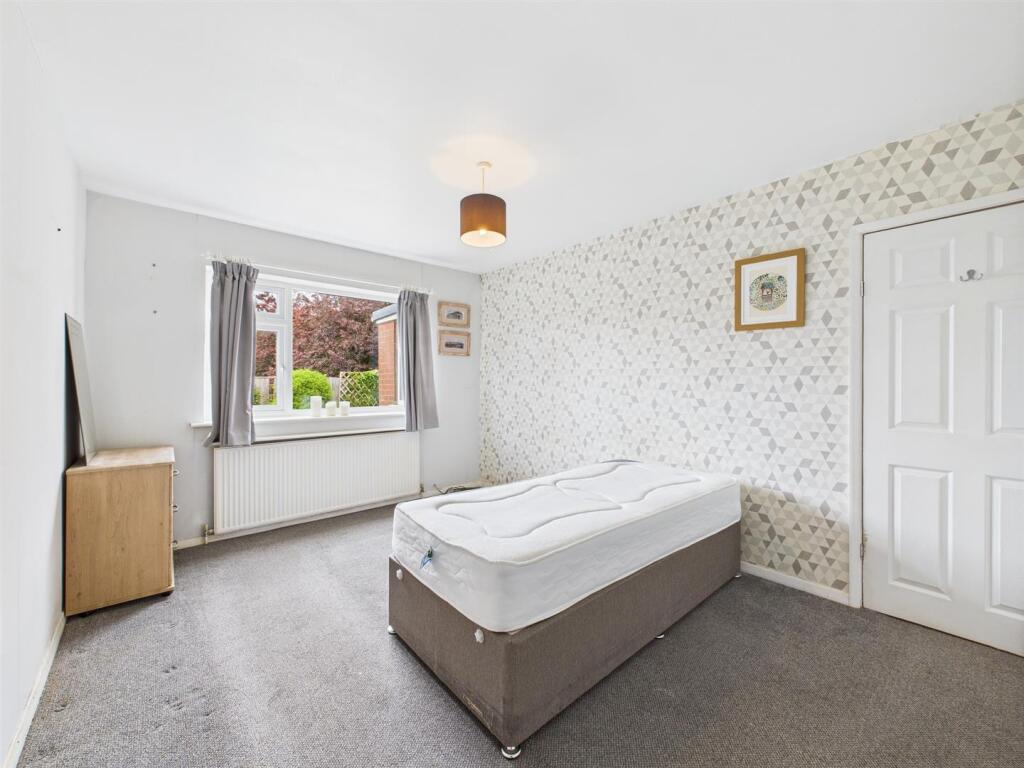Bedroom: