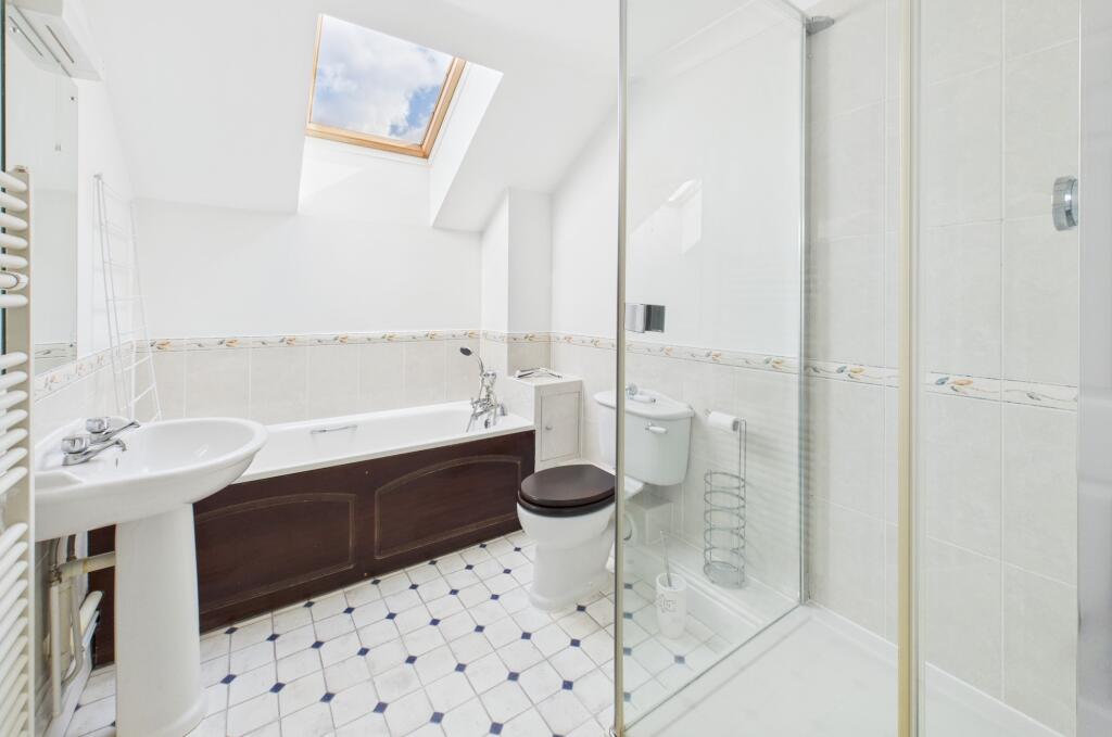 CAM02545G0-PR0390-STILL015