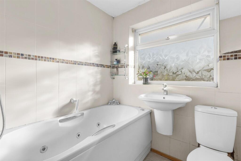 35 Deangarden Rise, HP11 1RF-4.jpg
