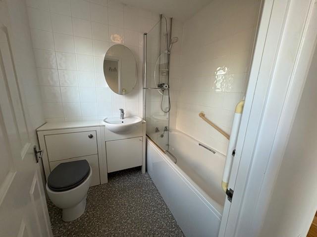 Bathroom new.jpg