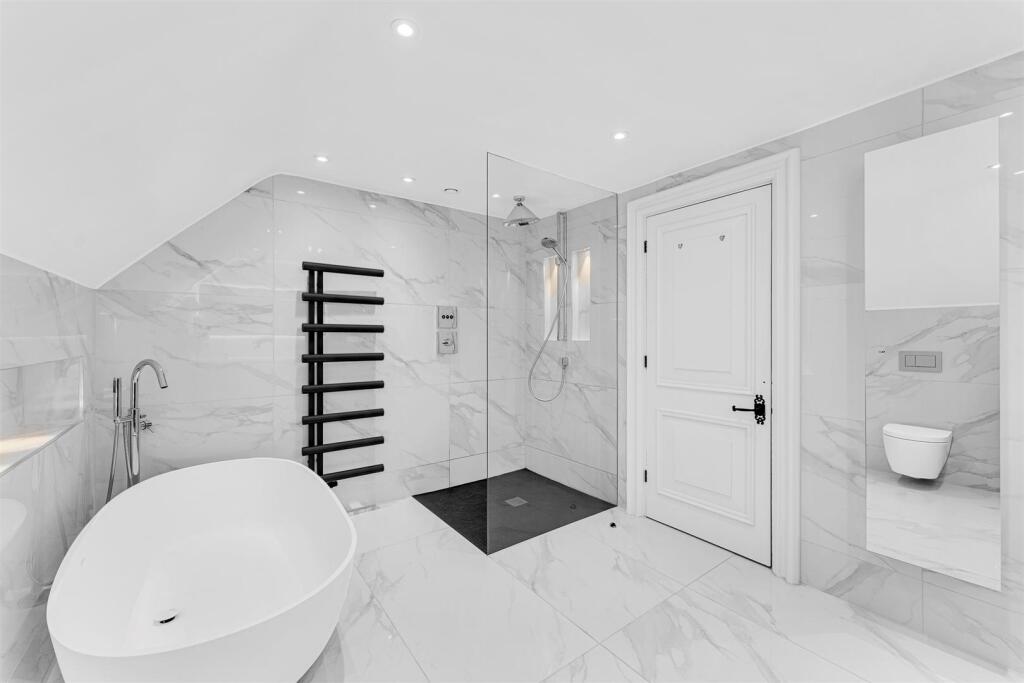 Bed 1 En Suite