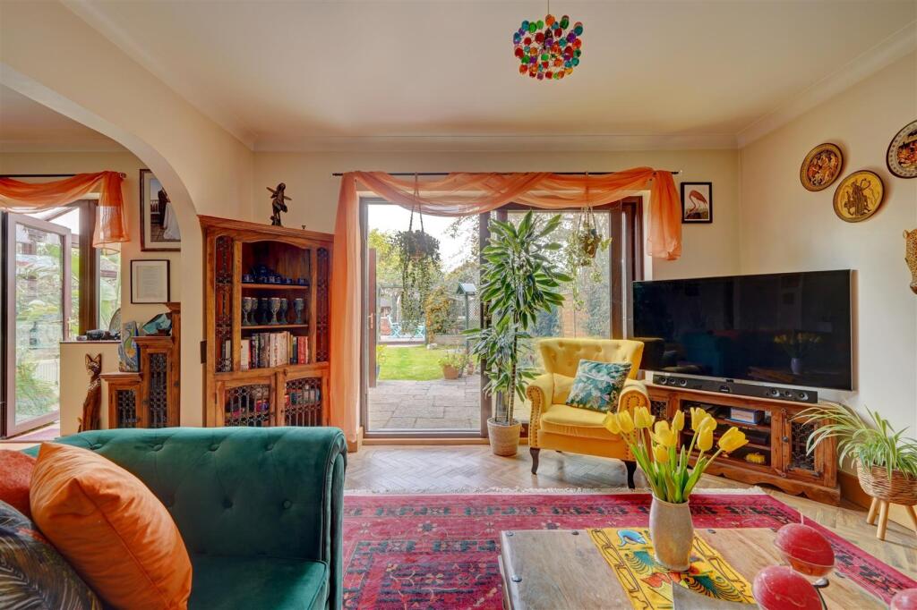 8 Lambert Rd (21).jpg