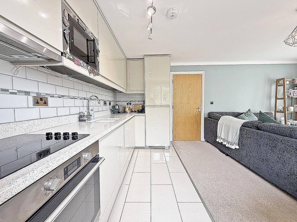 OPEN PLAN KITCHEN/DINNER/LOUNGE