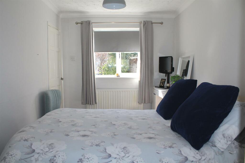 BEDROOM 2