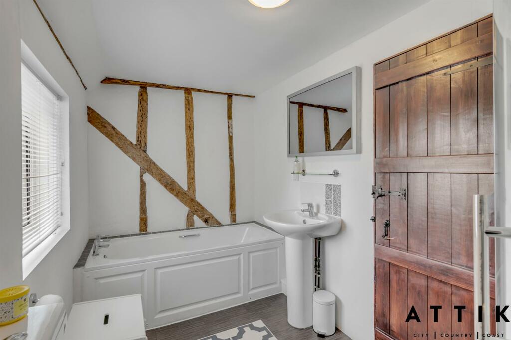 152 Chediston Street, Halesworth IP19 8BD (12).jpg